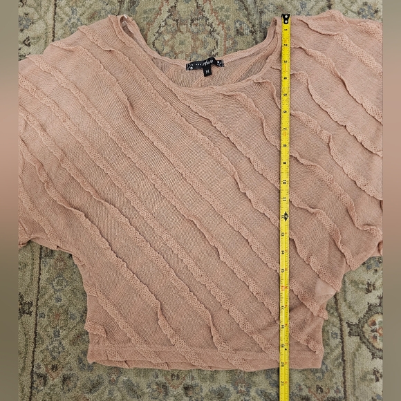 Semi-sheer batwing blouse M - Picture 9 of 9